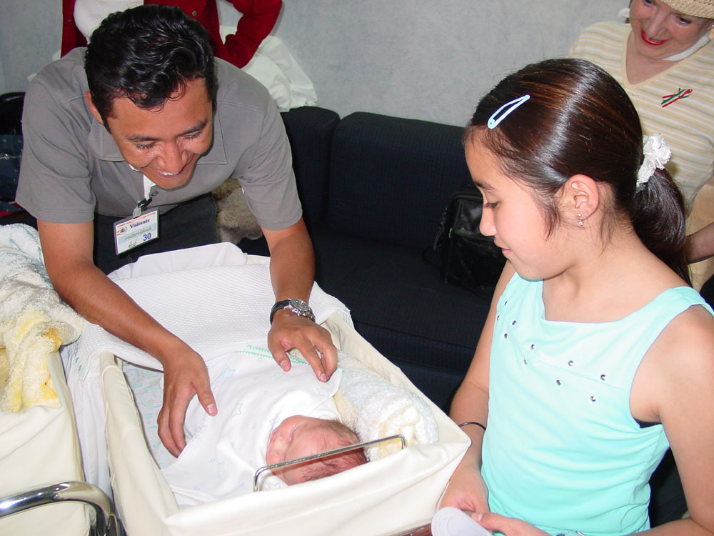 Miguel y Jessi con Gavin