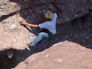 RodrigoClimbing2_Mar29,2005