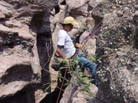 RodrigoClimbing1_Mar29,2005